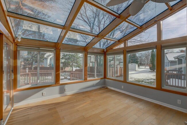 Building Photo - 7 S Thompson Dr