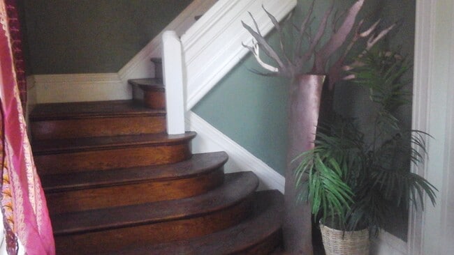 Lobby - 103 Victoria St N Unit #2