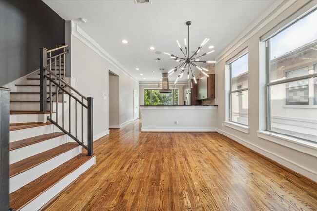 Photo - 6126 Clyde St