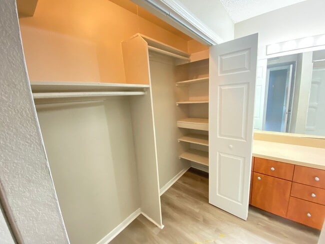 Photo - 435 Wymore Rd Unidad 203