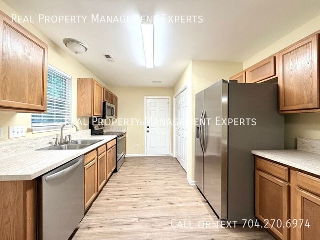 Photo - 4025 Oakwood Rd