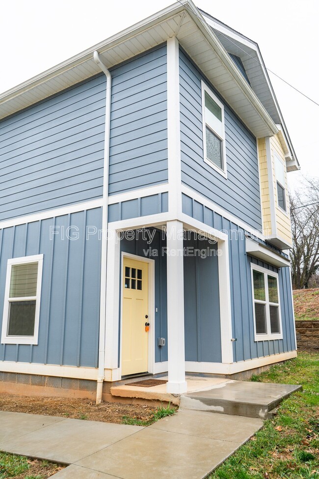 Building Photo - 3209 Bikers Path Wy Rental