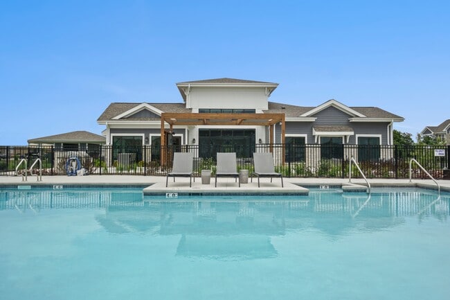 Seasons at Franklin Resort Style Pool - Seasons at Franklin