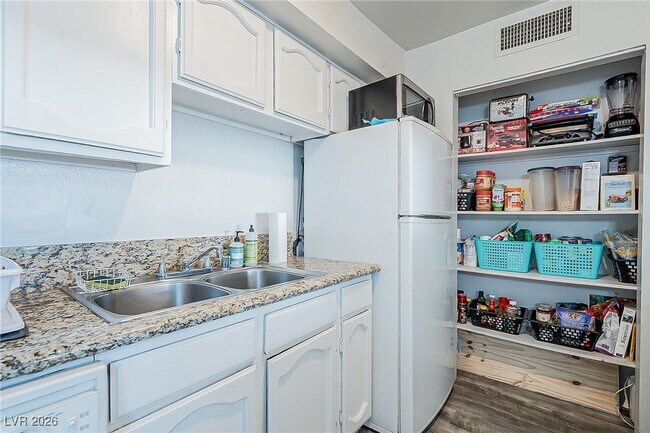 Photo - 5168 Garden Ln