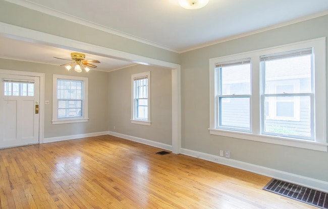Photo - Charming West Plaza Bungalow