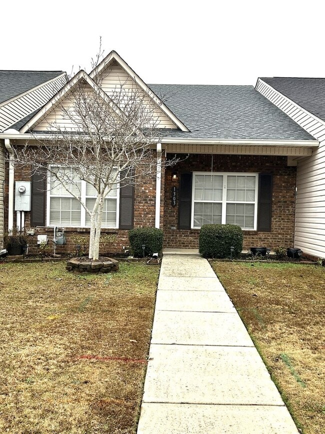 Building Photo - 1303 Autumn Ln SW