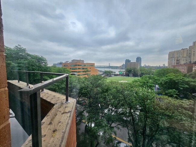 Building Photo - 1735 York Ave Unit 5C Rental