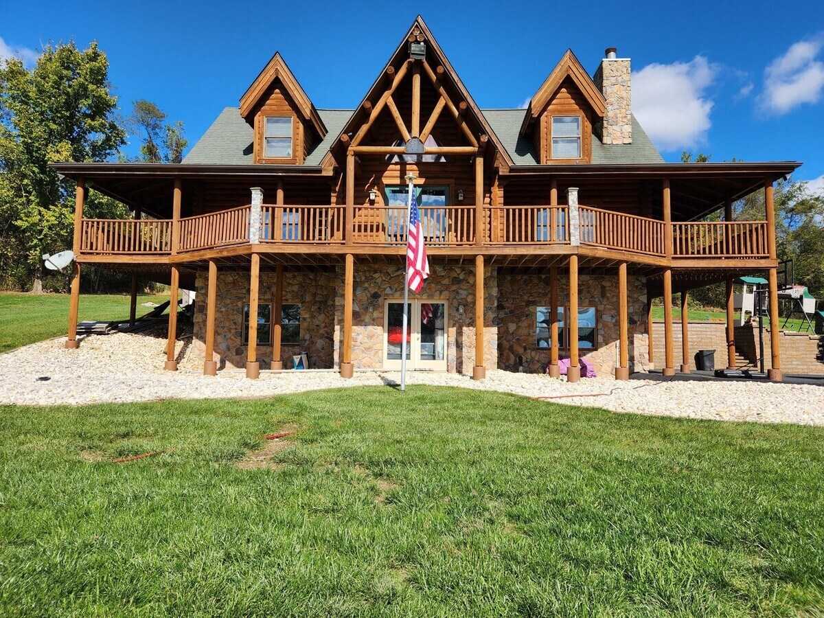 Stunning Retreat on 31 Acres with Pool Dec... - Stunning Retreat on 31 Acres with Pool Dec... Casa
