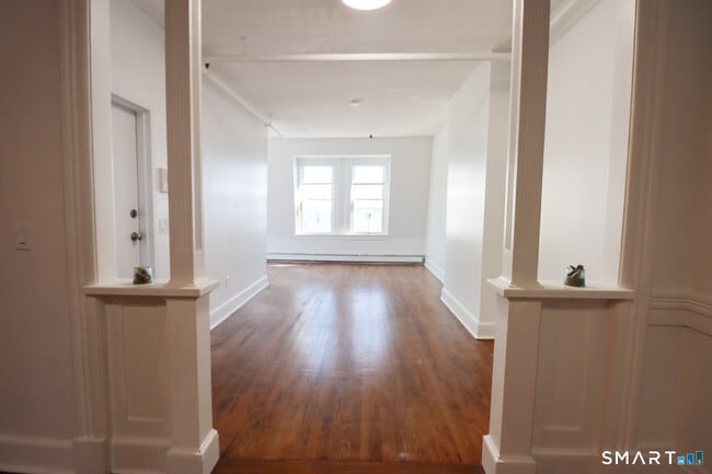 Building Photo - 187 Bank St Unit 195-202