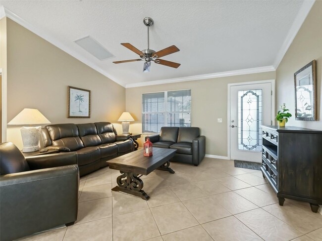 Photo - 1095 Blythe Way