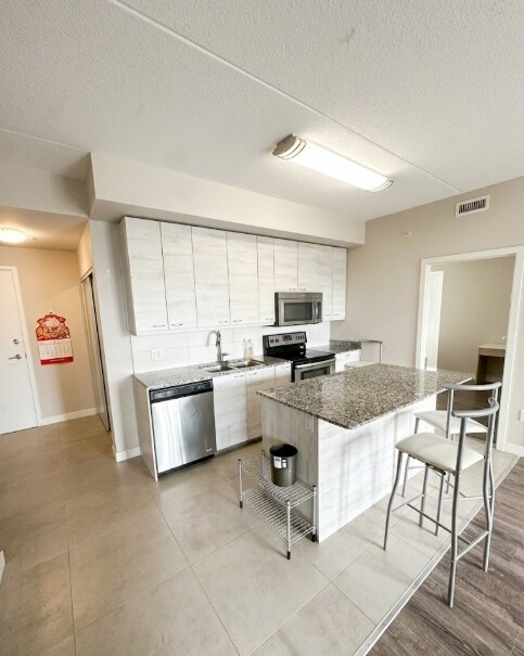 Photo - 280 Lester St