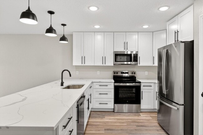 Photo - Vista Ave Unit 32631 Vista