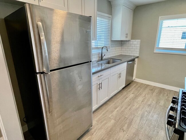 Photo - Bright & Modern Second-Floor Apartment – Natural Light, Comfort & Convenience! Unidad 4143