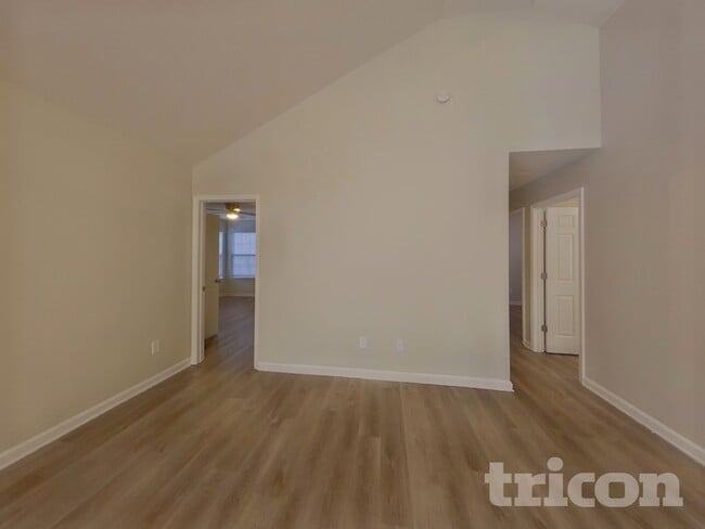 Photo - 1585 Kingston Dr