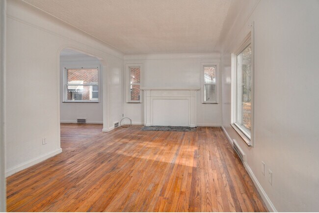 Photo - 15411 Seymour St