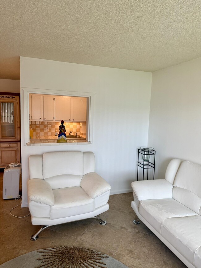 Photo - 180 Sheffield H