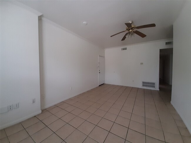 Building Photo - 4542 Otterbury Dr Unit A Rental