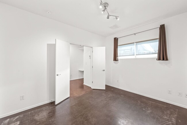 Photo - (Coming Soon) 3 Bedroom Townhome W/ Uptown...