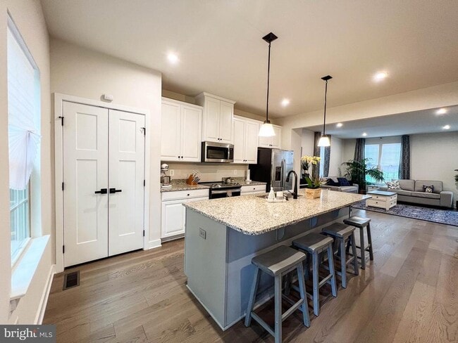 Photo - 4480 Commons Dr