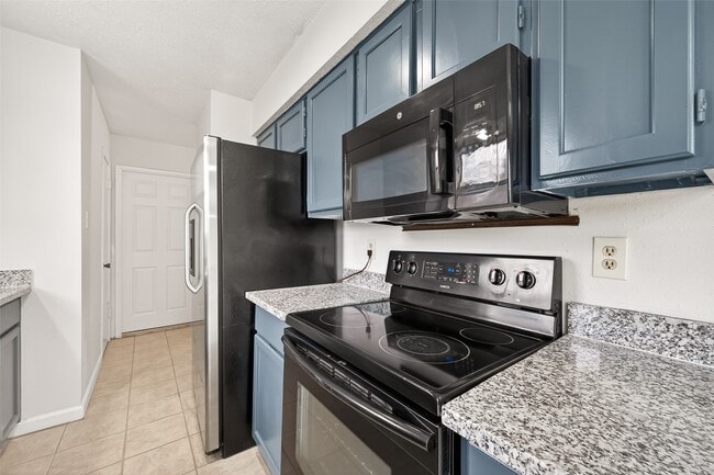 Building Photo - 7523 La Pl Dr