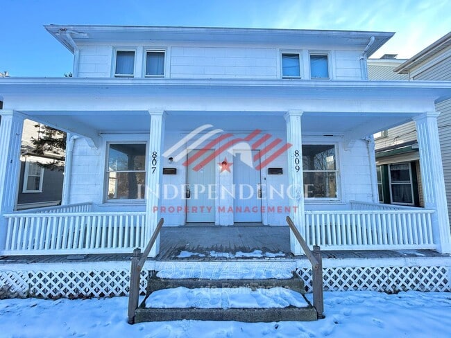 Building Photo - 807 W Ash St