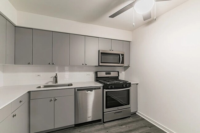 Photo - 705 S Milwaukee Ave