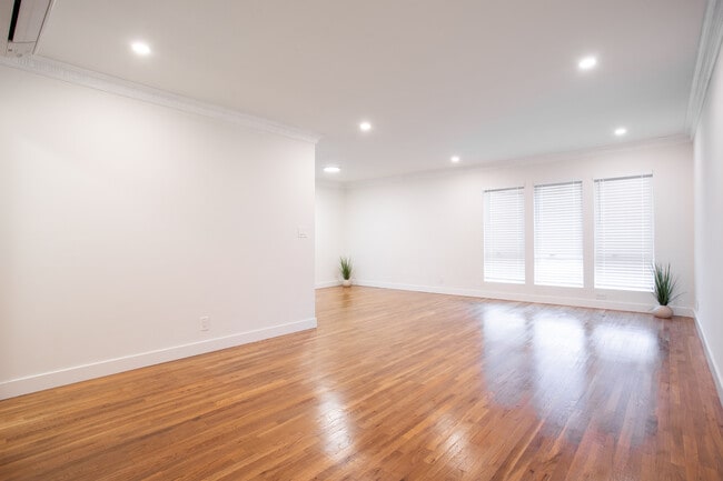 Photo - 1211 Detroit N St Unit 2