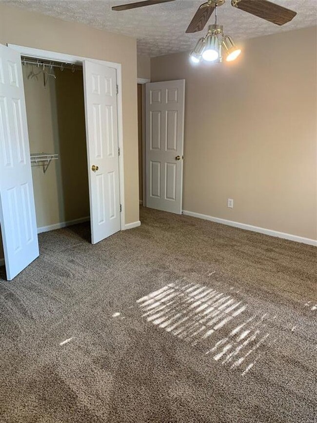 131 Live Oaks Dr