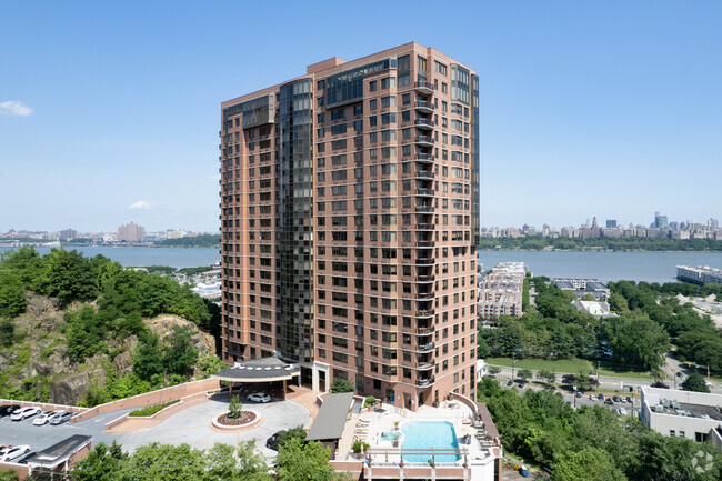 Building Photo - Riello Edgewater Rental