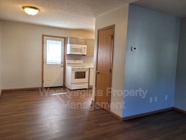 195 Cardinal Wy