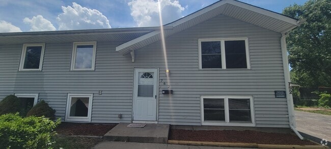Building Photo - 762 Notre Dame Dr Rental