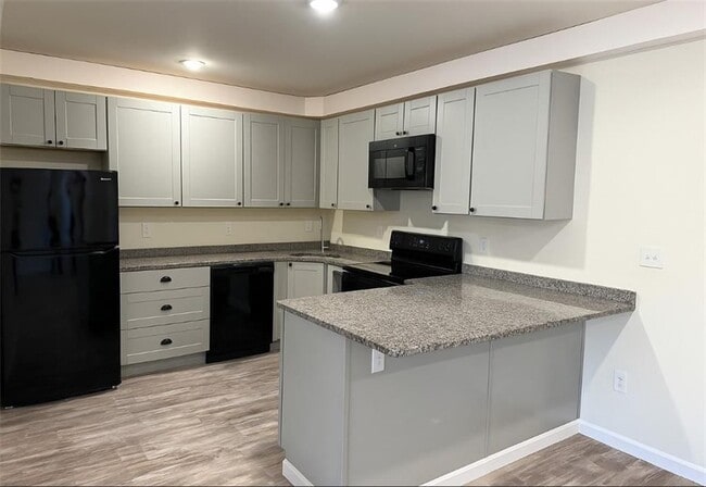 Building Photo - 327 Pine St