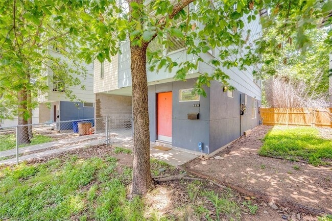 Building Photo - 708 E 45th St Rental