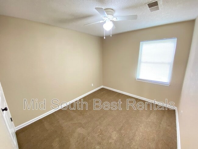 Photo - 4592 Sunnybrook St