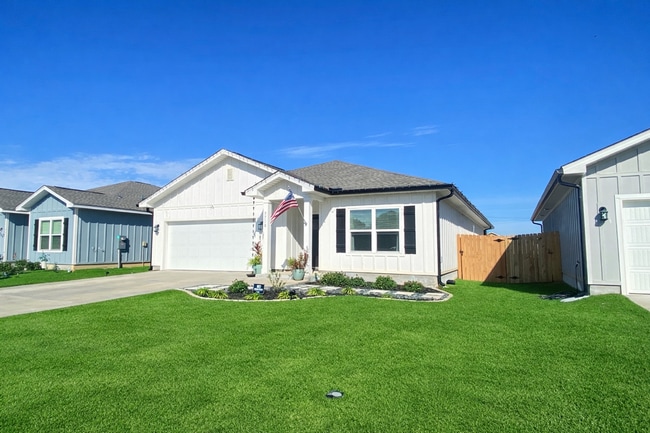 Photo - Spacious 4BR/2BA Home with Flexible Living Areas in Saddle Ridge