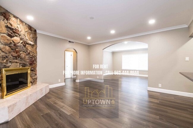 Photo - 9415 Linden St
