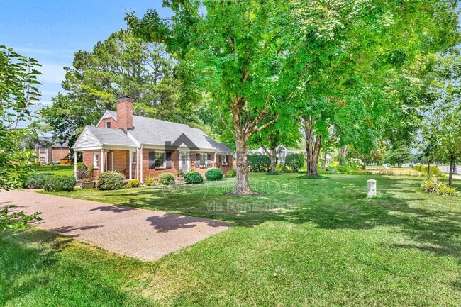 Photo - 715 Hillsboro Rd