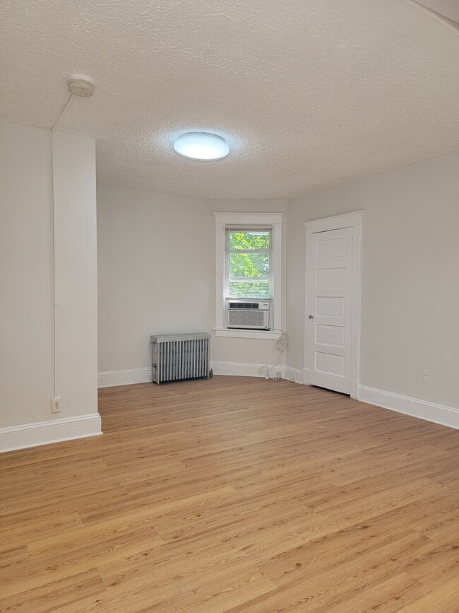 114 Woodbridge Ave
