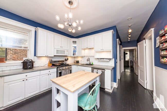 Photo - 842 W Waveland Ave Unit 2