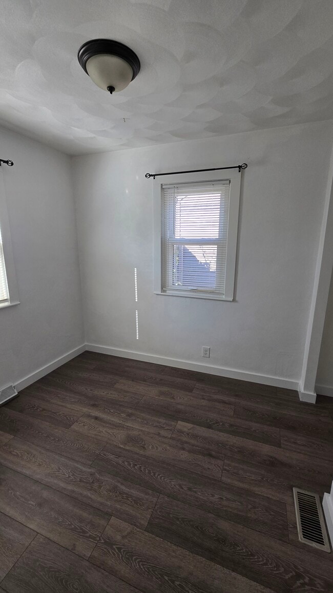 Photo - 405 Wilson Ave