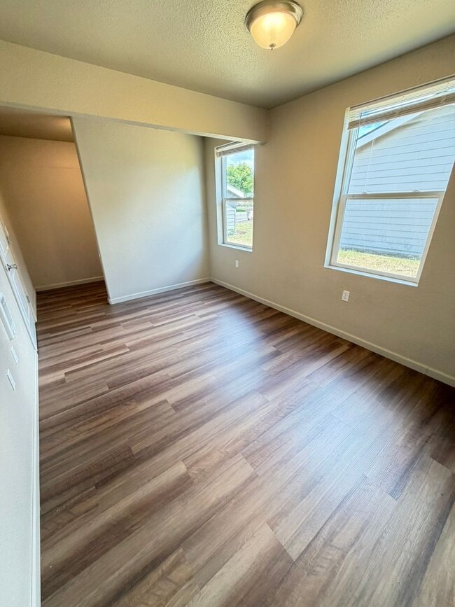 Photo - Updated 3 Bedroom!