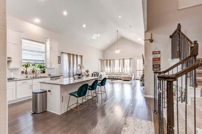 Photo - 722 Kingston Pl