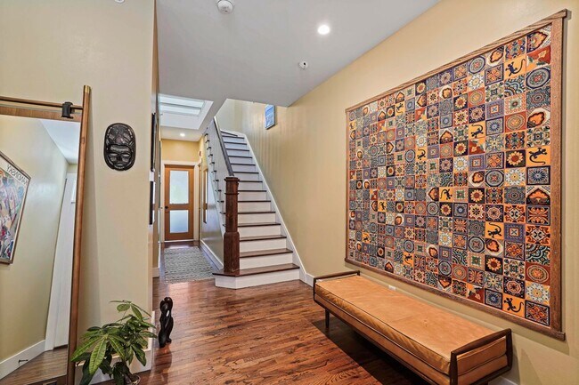 Photo - 493 Warburton Ave