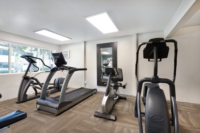 Chatsworth Pointe Apartment Homes
