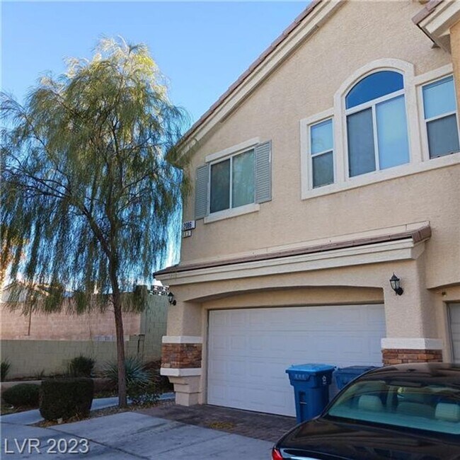 Charming Two-Story Townhome in a Gated Com... - Charming Two-Story Townhome in a Gated Com...