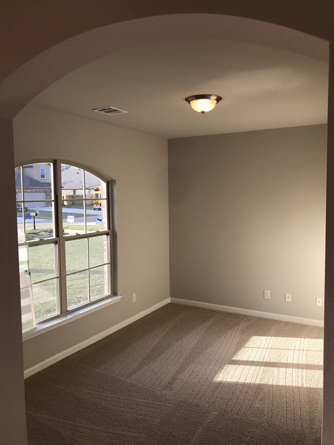 Photo - 15568 Madris Ln