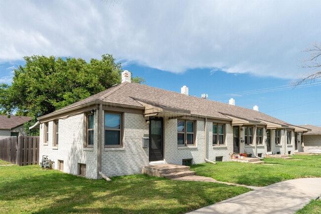 Building Photo - 4710 E Mount Vernon St Unit 4710