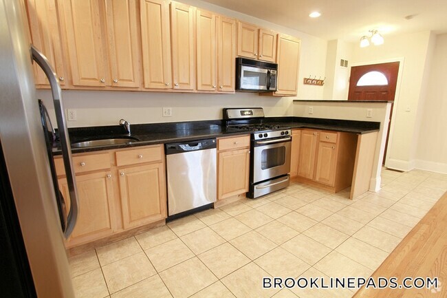 Building Photo - 25 Aspinwall Ave Rental