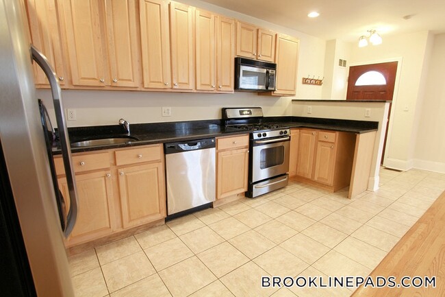 Photo - 25 Aspinwall Ave Apartment Unit 1