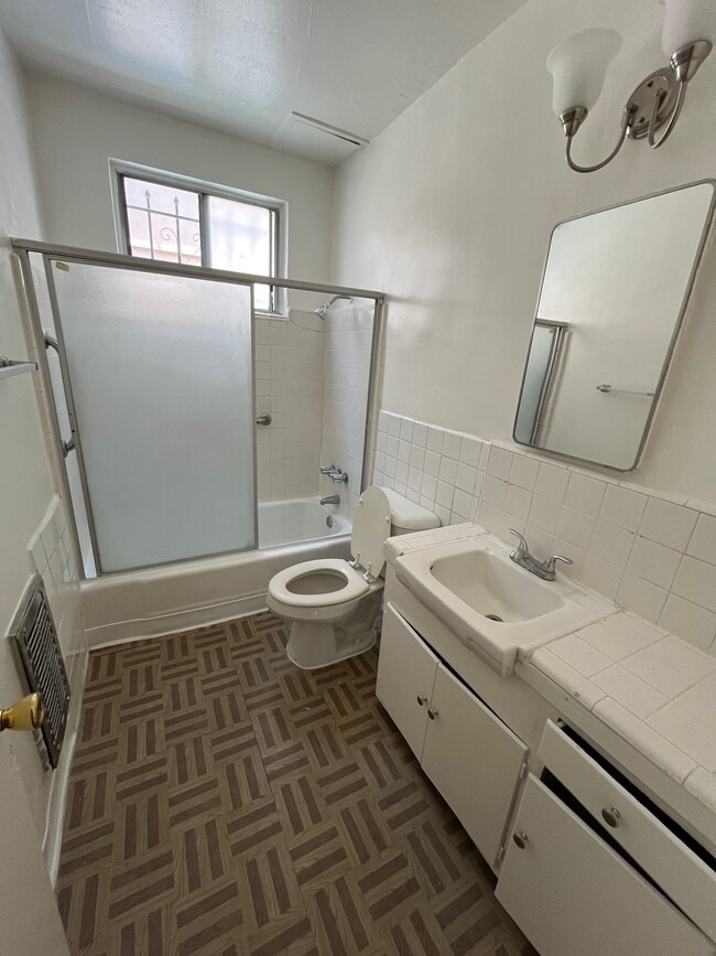 Photo - 827 N Hudson Ave